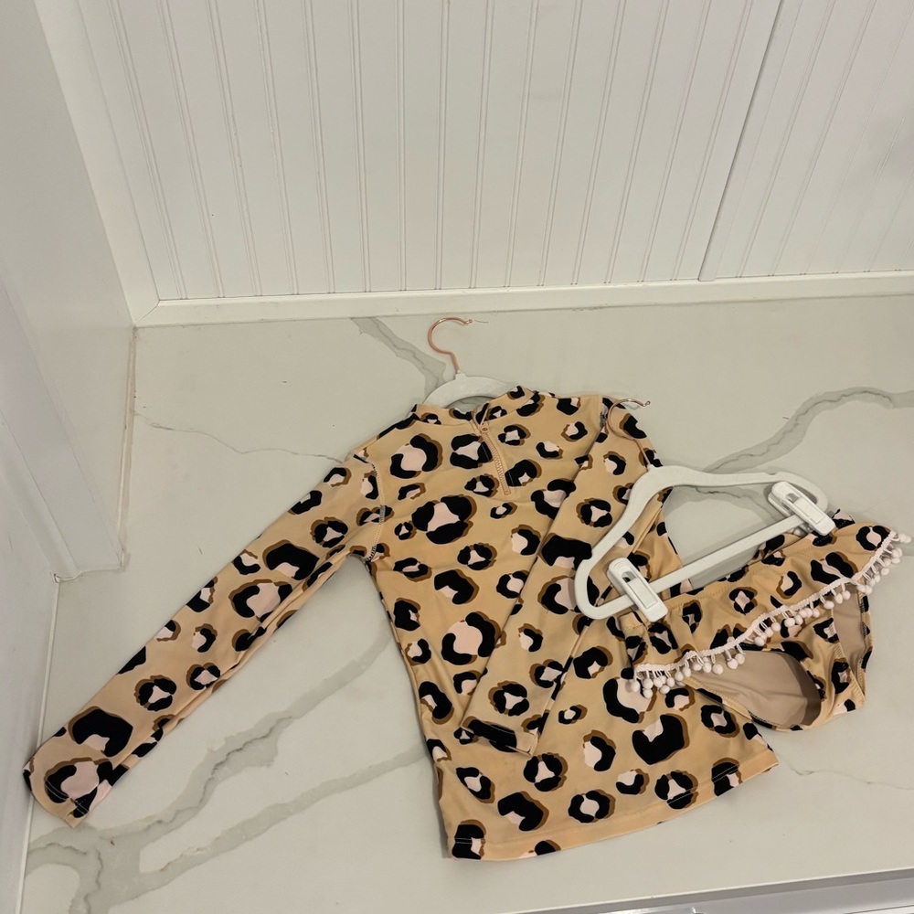Shade Critters Girls’ Two-Piece Leopard Ruffle Rashguard Set – Up to UPF 50+